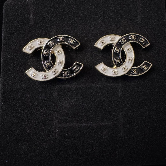 None Jewelry - Chanel-Inspired Black and White Interlocking CC Earrings